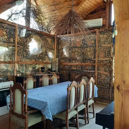 Perfect Natural Retreat With Large Pool